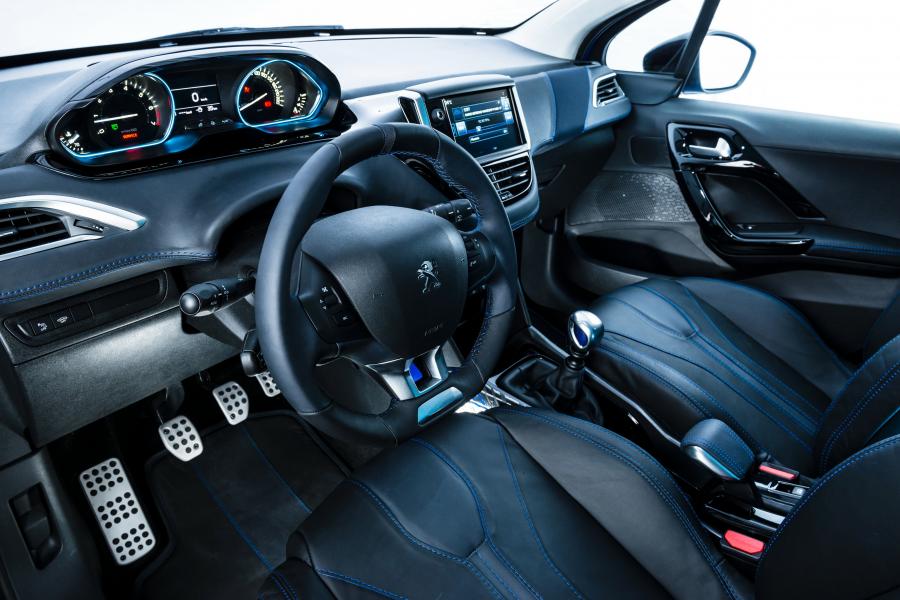Интерьер Peugeot 2008 Kyanit Concept 2016 года  (фото 7 из 7)